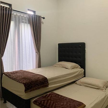 Guest House / Homestay Bukit Mutiara Residence Ngingas Exteriör bild