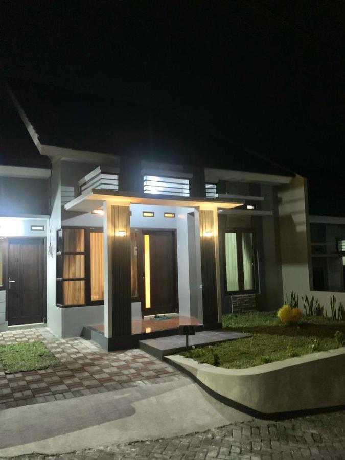Guest House / Homestay Bukit Mutiara Residence Ngingas Exteriör bild